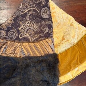 Two Elegant Paisley pattern Tree Skirt